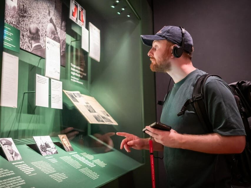 London: Big Ben, Churchill War Rooms & Buck'ham Palace Tour - Starting Outside The Ritz: A Simple Meeting-Point Game Plan