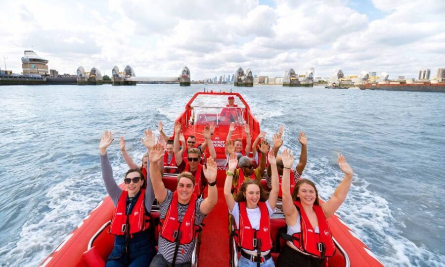 London: Break the Barrier Speed Boat Ride - The speedboat “tricks”: why the turns feel so intense