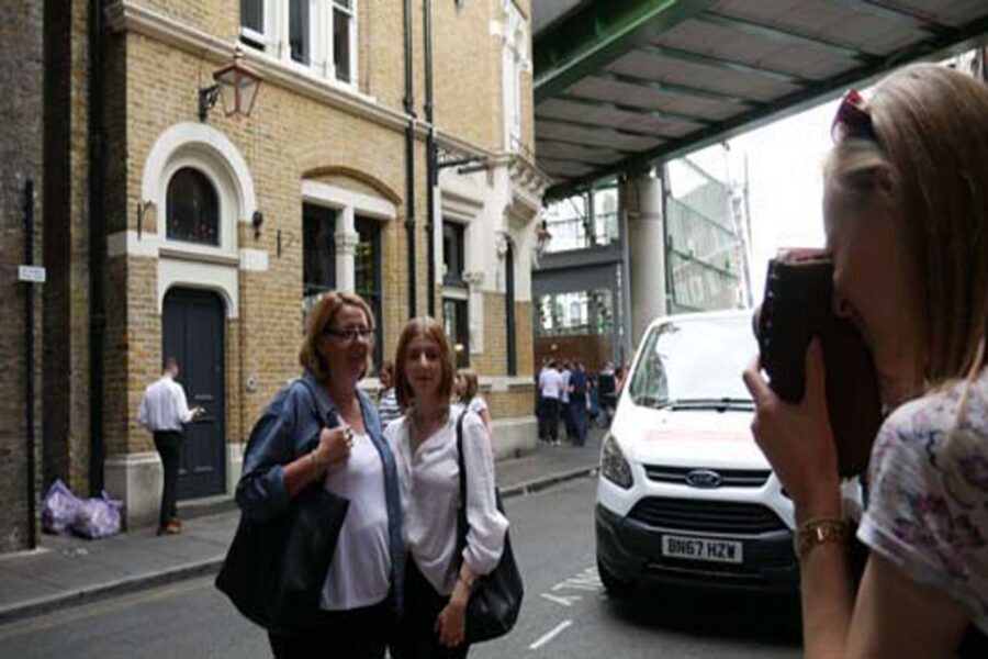 London: Bridget Jones 2–Hour Walking Tour - Bridget’s apartment front door: the photo stop that feels like cheating