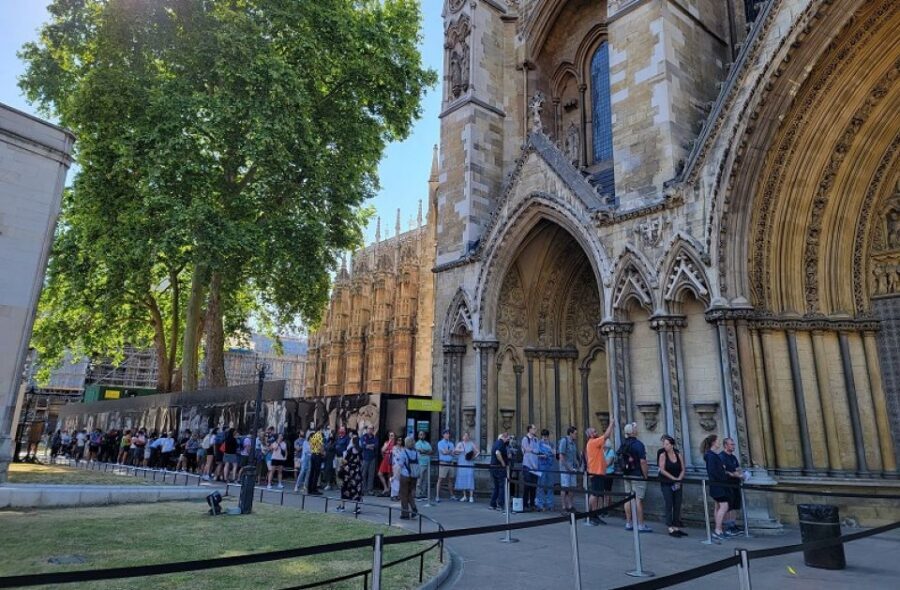 London: Buckingham, Big Ben & Westminster Abbey Tour - Optional Full-Day Upgrade: River Cruise and Tower of London With Crown Jewels