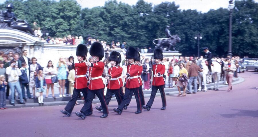 London: Buckingham Palace and Changing of the Guards Tour - What you actually get in 2 hours near Buckingham Palace