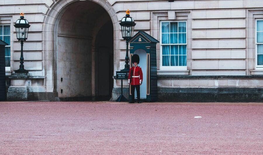 London: Buckingham Palace and Changing of the Guards Tour - Buckingham Palace viewing: exterior focus, strong context