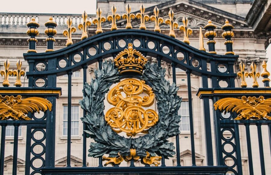 London: Buckingham Palace and Changing of the Guards Tour - Is $23 good value for Buckingham Palace and the Guard?