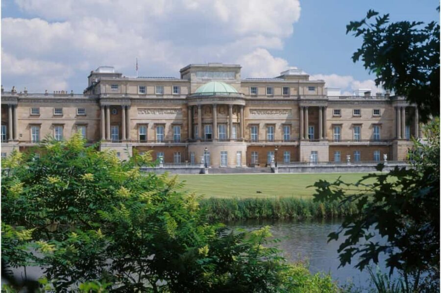 London: Buckingham Palace and Tea at The Clermont Hotel - Key points before you go
