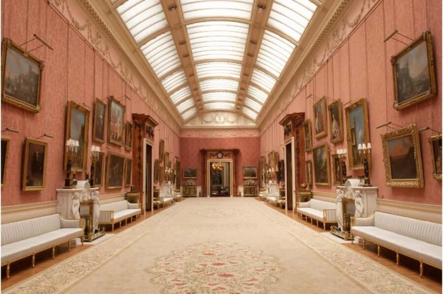 London: Buckingham Palace and Tea at The Clermont Hotel - Meeting Point and Getting Between Venues on Foot