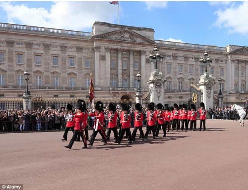 London: Buckingham Palace & Big Ben & Abbey Private Tour - Trafalgar Square, Horse Guards Parade, and Downing Street in a tight loop