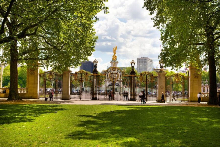 London: Buckingham Palace & Changing of the Guard Experience - Buckingham Palace without the palace ticket: what you’ll see for the $26