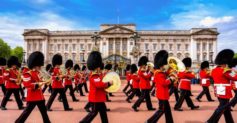 London: Buckingham Palace Entry & Changing of the Guard Tour - Timing and pacing: a 2.5-hour highlight reel with a tight route