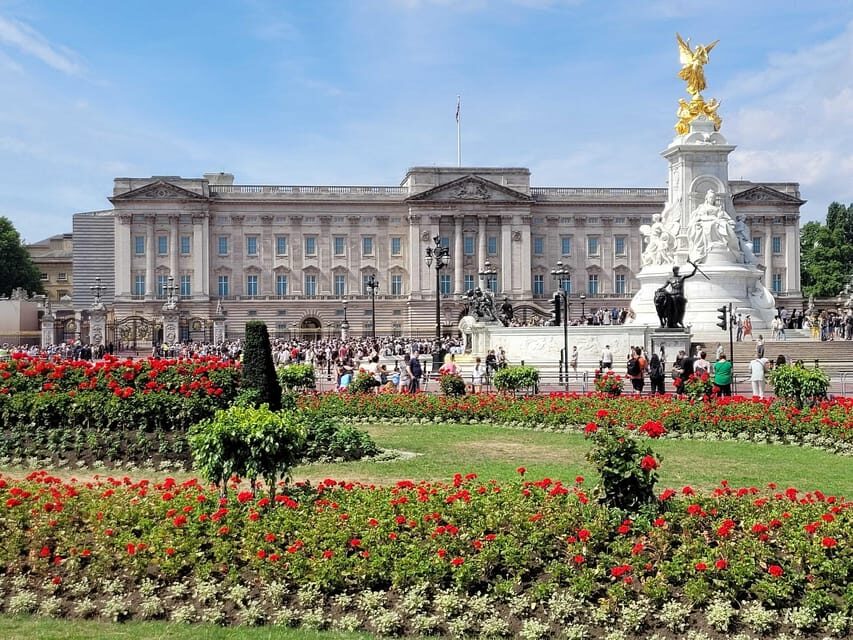 London: Buckingham Palace State Rooms & Royal Walking Tour - St James’s Park and Wellington Barracks: The Look Behind the Pageantry