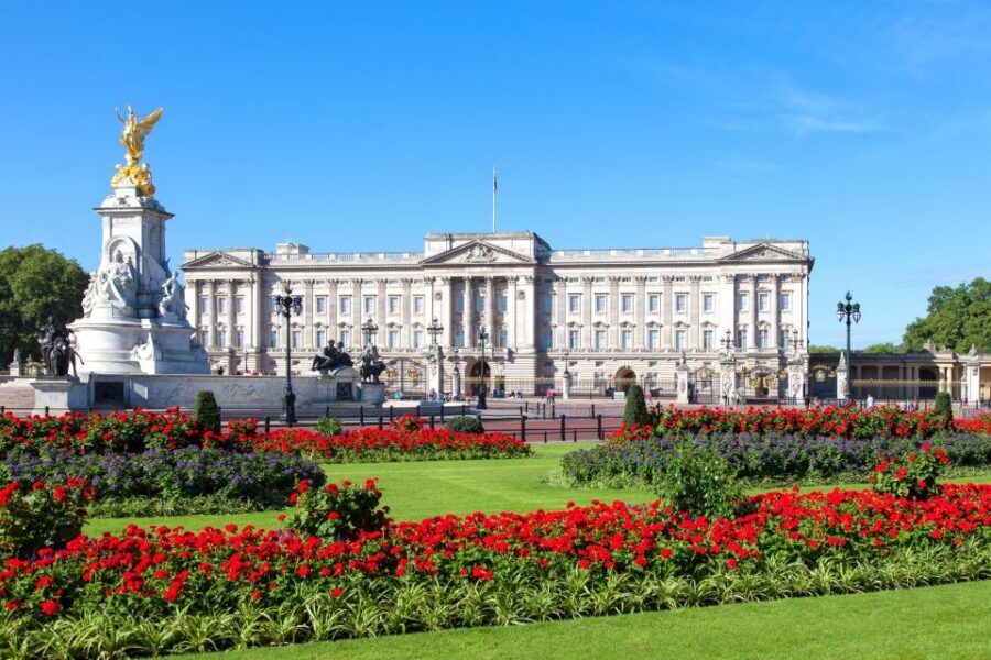 London: Buckingham Palace State Rooms with Bus and Boat Tour - Hop-on hop-off bus: using London with real flexibility