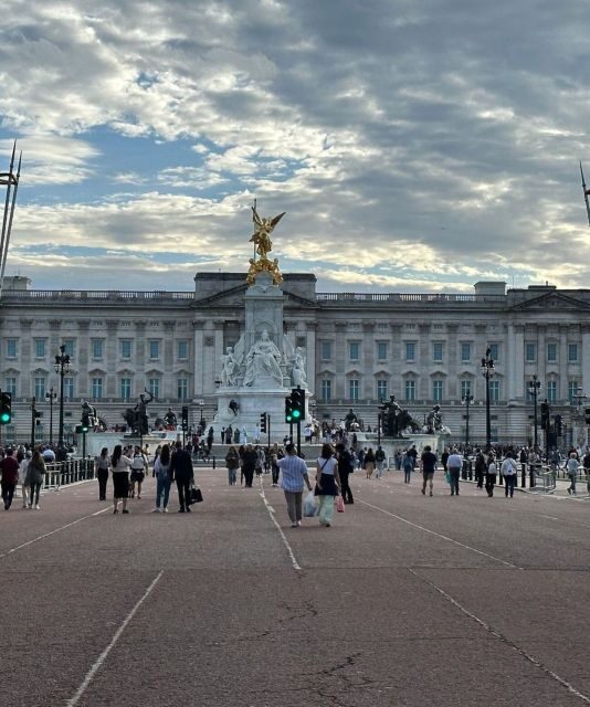 London: Buckingham Palace & Westminster Guided Walking Tour - Meeting at Green Park’s Diana Fountain and Getting Oriented Fast