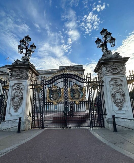 London: Buckingham Palace & Westminster Guided Walking Tour - Buckingham Palace to St James’s Palace: Watching Royal Architecture Up Close