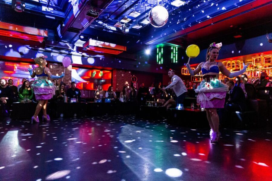 London: Burlesque Cabaret Show in the West End - What the Show Feels Like: In-the-Round and 6:30 pm Timing