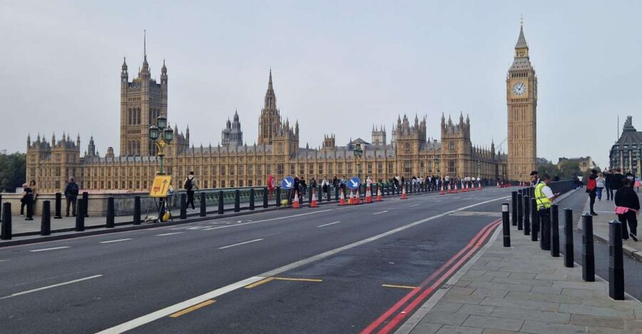 London by taxi: Highlights Tour in a real London Black Cab. - Riding the City in a London Black Cab Style Taxi