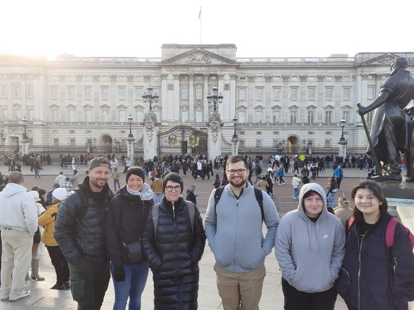 London: Central London Outdoor Tour - Green Park start: finding your group in the royal zone