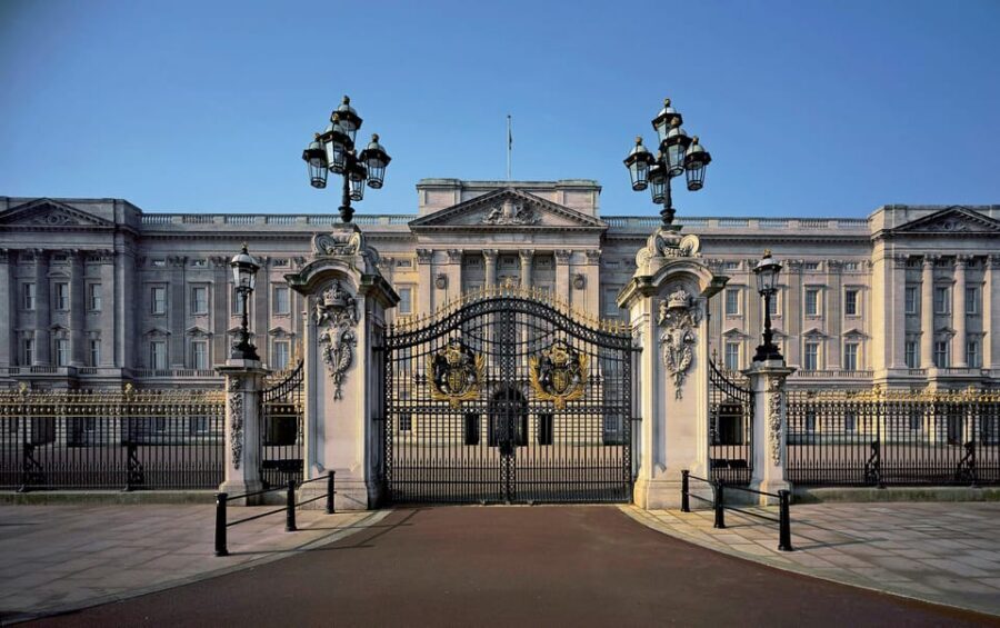 London: Changing of the Guard and Royal Palaces Walking Tour - Key highlights worth your time