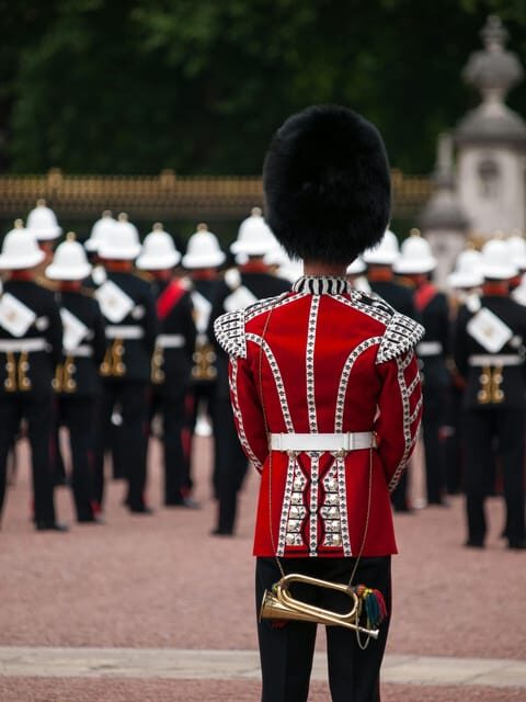 London: Changing of the Guard Experience and Landmarks Tour - Meeting at Green Park: your easiest start point