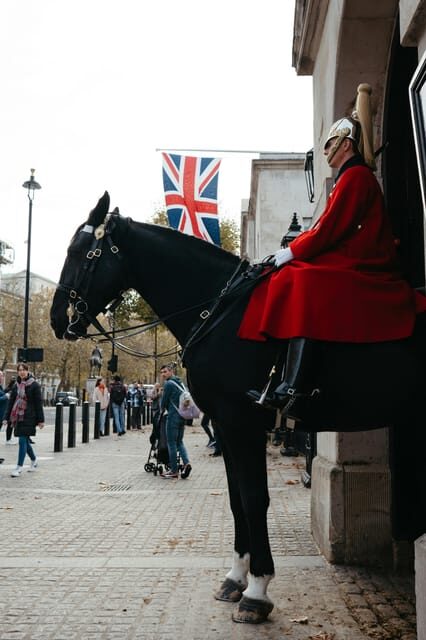 London: Changing of the Guard Experience and Landmarks Tour - Four side-street stops: the stories that locals remember
