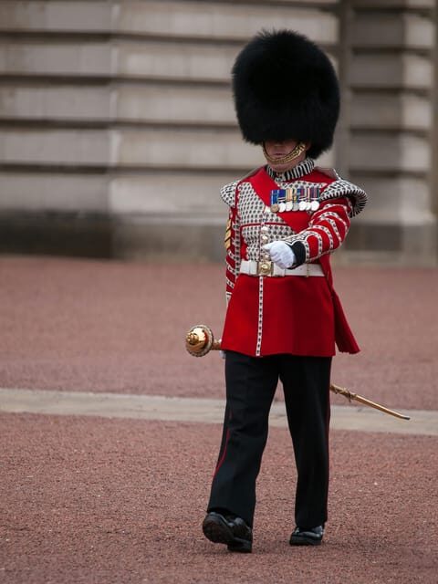 London: Changing of the Guard Experience and Landmarks Tour - Guides, group vibe, and how the tour stays fun