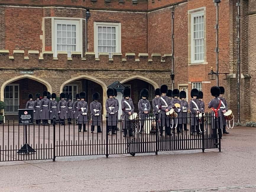 London: Changing of the Guard Experience with a Historian - Changing of the Guard: why it’s still worth chasing