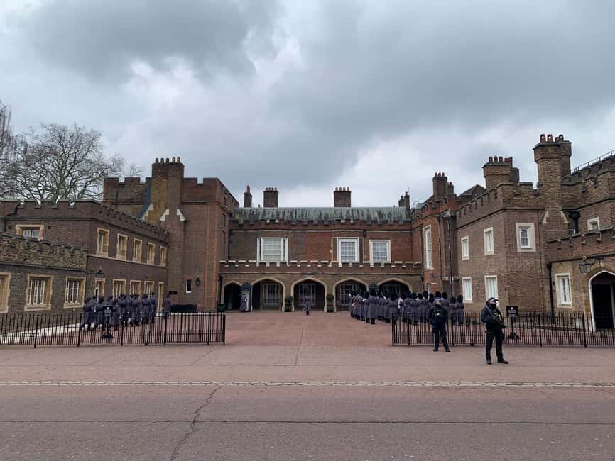 London: Changing of the Guard Experience with a Historian - Price check: is $25 good value in London terms?