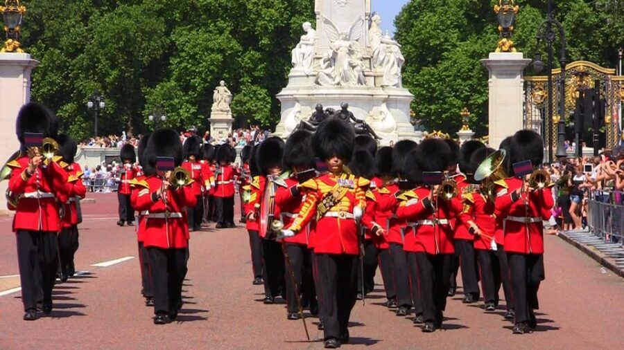 London: Changing of the Guard Guided Tour Experience - Price and value for $20: what you get in 2 hours