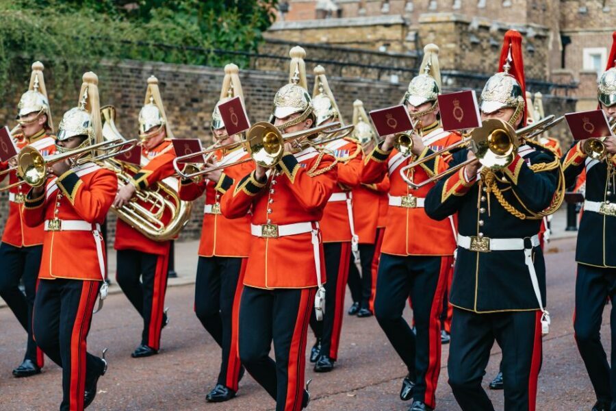 London: Changing of The Guard Tour - Key moments that make this tour worth it