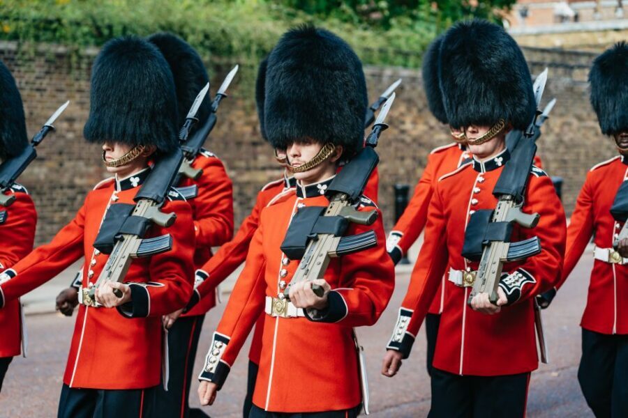 London: Changing of The Guard Tour - Photo strategy: how you get better shots without losing the story