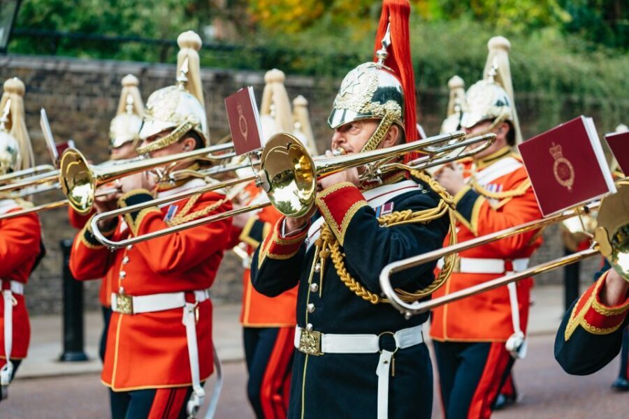 London: Changing of The Guard Tour - Weather, ceremony changes, and the April 2025 Sunday trial