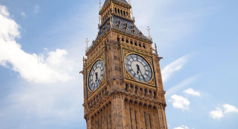 London: Changing of the Guard Tour at Buckingham Palace - Guide-led viewing: what you gain from a pro on the route