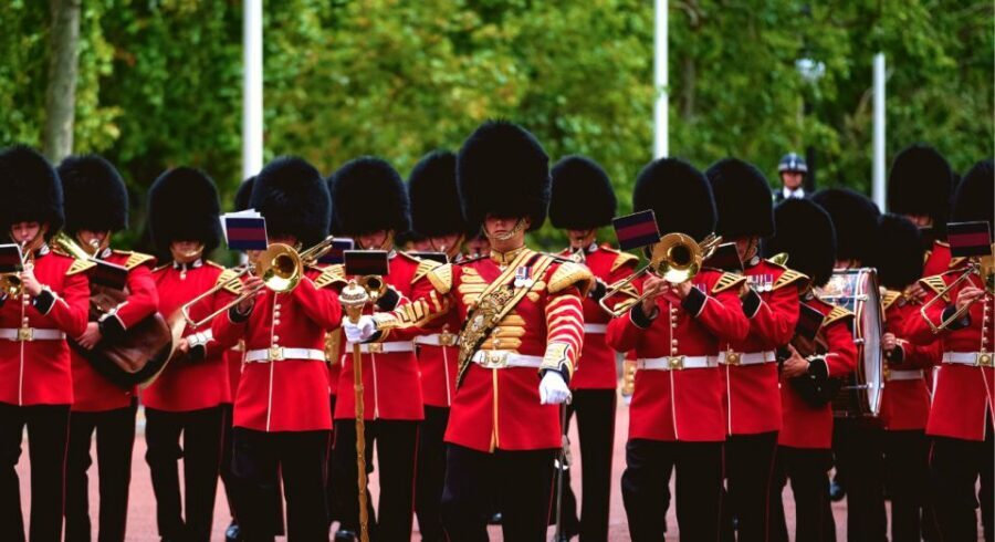 London: Changing of the Guard Tour at Buckingham Palace - Who this tour suits best (and who should rethink)
