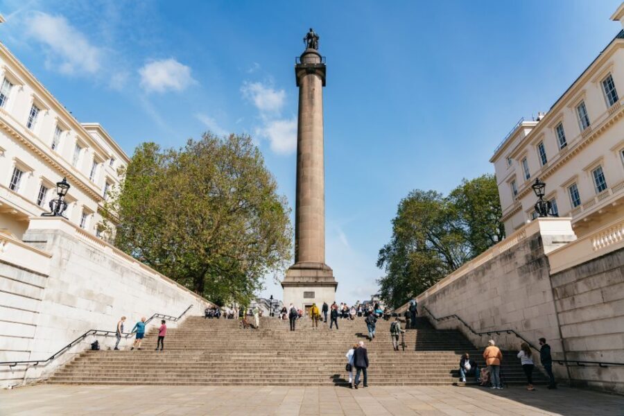 London: Changing of the Guard Tour by Buckingham Palace - The Guided Walk (Around 75 Minutes): How You Avoid the View Block