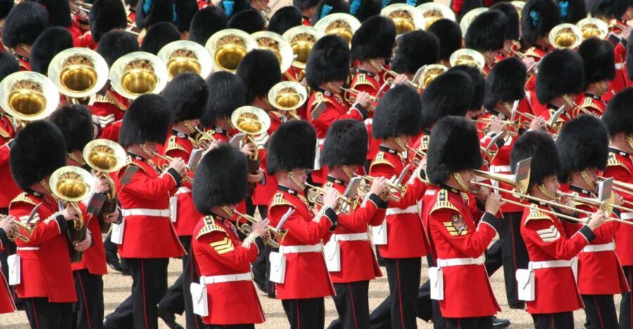 London Changing of the Guard Tour - Front Row 12 guests 2,5h - Admiralty Arch: a useful break before the Whitehall action