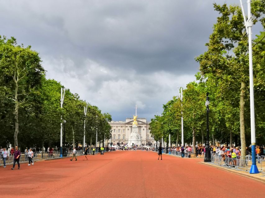 London: Changing of the Guard Walking Tour - Guide impact: names that show up often in the ratings