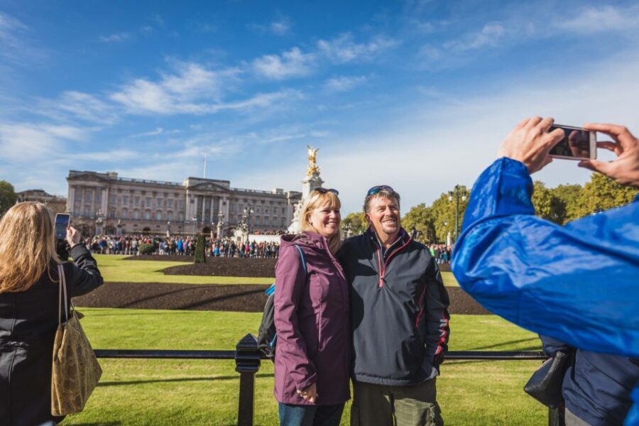 London: Changing of the Guard Walking Tour - Price and value: $26 for a guided plan you can feel