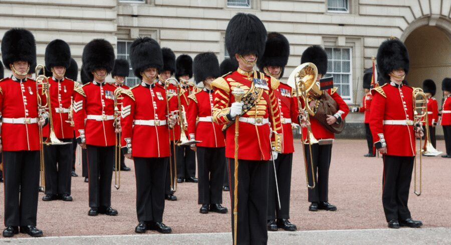 London: Changing of the Guard Walking Tour with Small Group - Buckingham Palace Up Close: Small-Group Viewing Without the Chaos