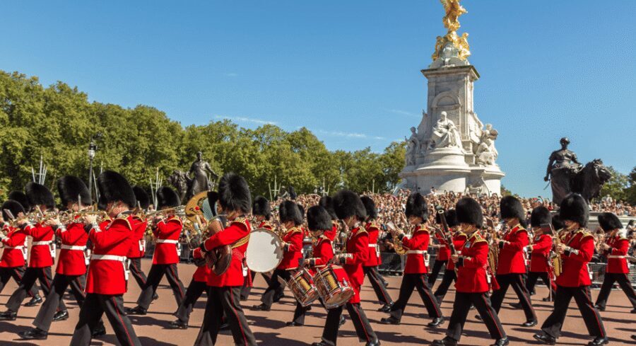 London: Changing of the Guard Walking Tour with Small Group - St James’s Palace and Clarence House: Royal Landmarks You’ll Understand