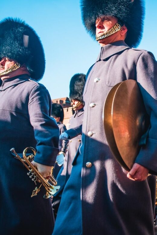 London: Changing of the Guard & Westminster Abbey - Trafalgar Square and Pall Mall: the classic London crossroad