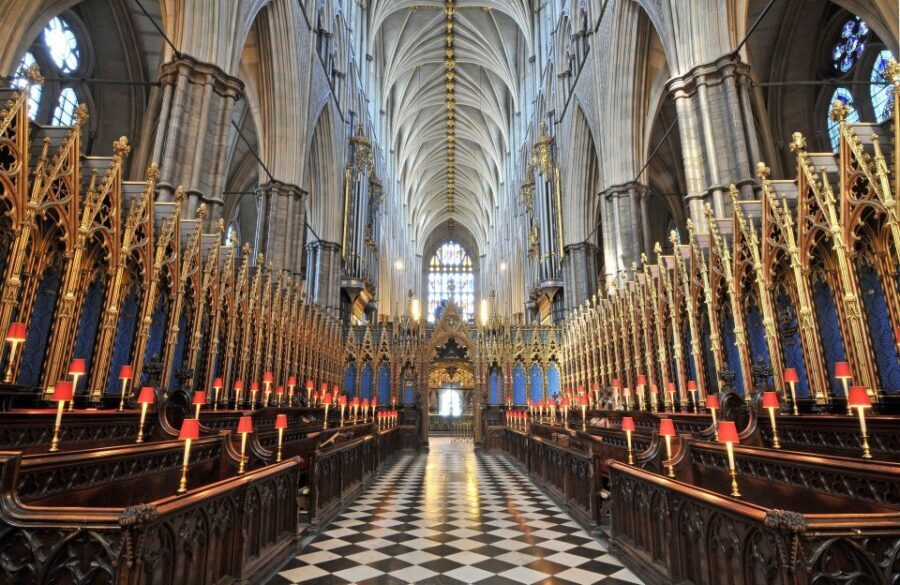 London: Changing of the Guard & Westminster Abbey - Westminster Abbey: skip-the-line entry plus an audio guide