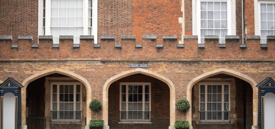 London: Changing of the Guard with a an APP - Time on your feet: what 2 hours feels like in practice