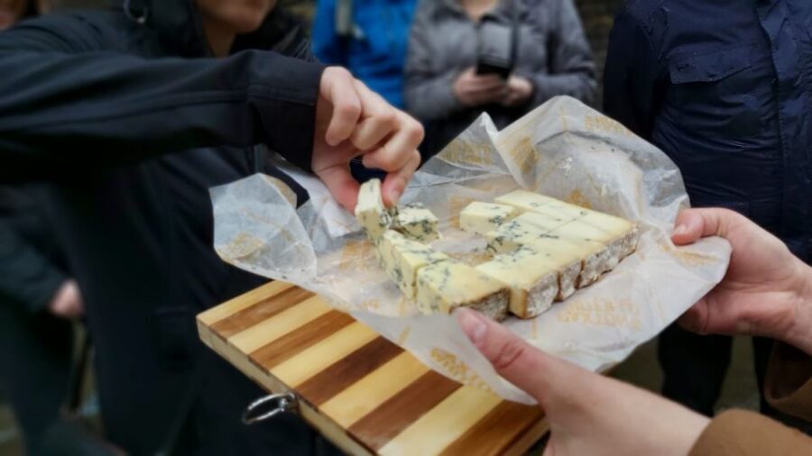 London: Cheese Walking Tour with Tastings - The quiz part: QUIZtro Formaggio turns tasting into a sport