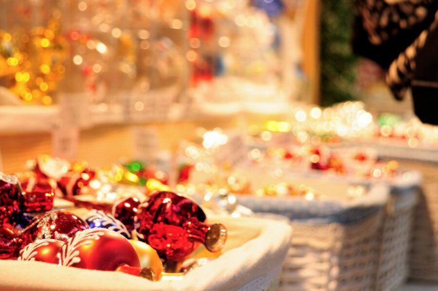 London: Christmas Lights & Bites Tour - Should you book this London Christmas Lights & Bites Tour?