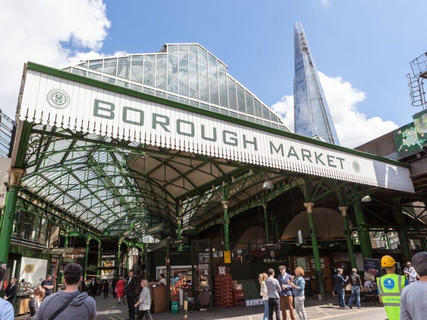 London: Christmas Lights & Bites Tour - The taste strategy: cinnamon bun, sausage roll, oysters (or alternative), and fruit mince pies