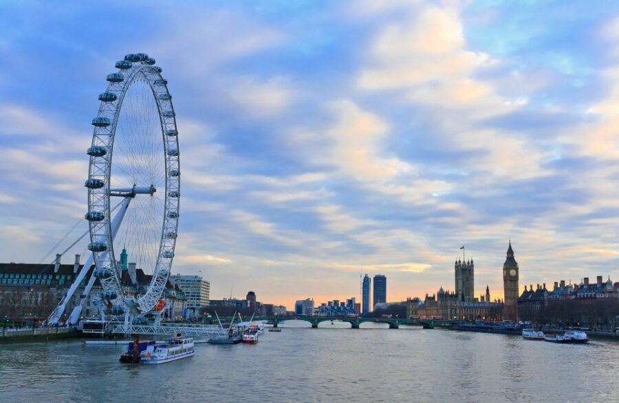 London: Christmas Lights Nighttime Bus Tour with Live Guide - A 1.5-Hour Christmas Lights Ride That Gets You Oriented Fast