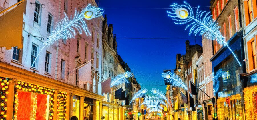 London: Christmas Lights Self Guided Walking Tour - Strand to Trafalgar Square: Start in the Festive Spotlight