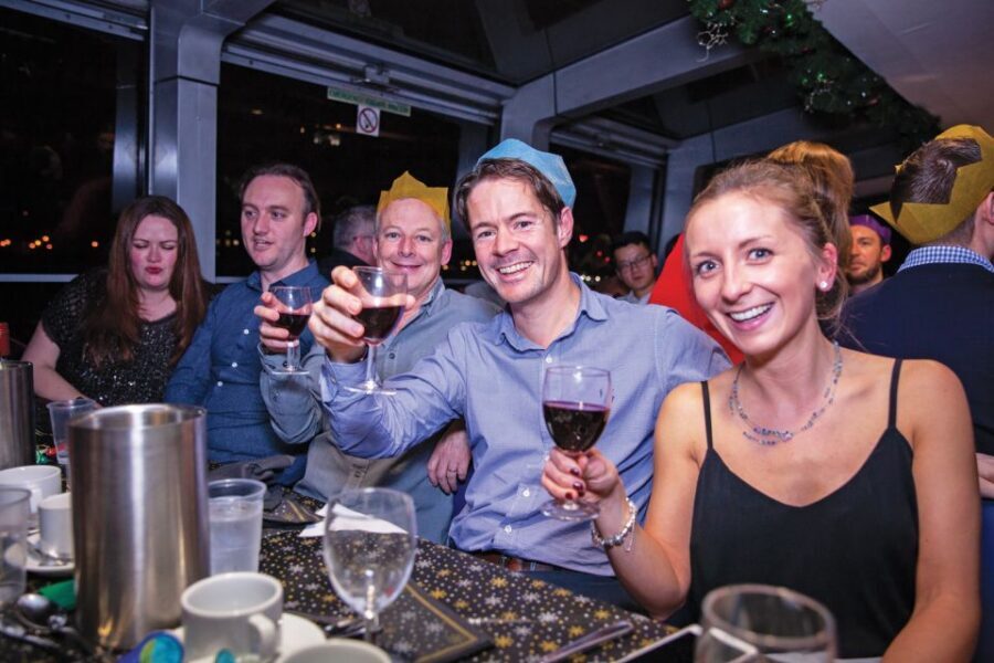 London: Christmas Party Dinner Cruise - Price and value for a 4-hour Christmas night on the Thames