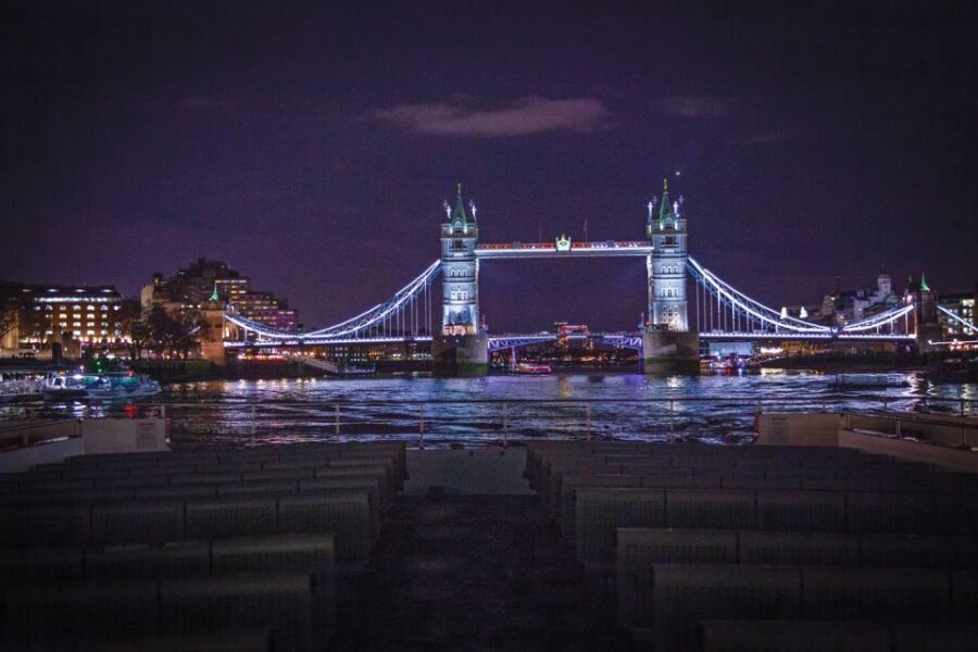 London: Christmas Party Dinner Cruise - Dress code that actually works for a winter boat party