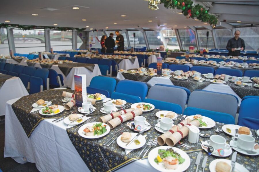 London: Christmas Party Lunch Cruise - Live festive music and dancing: party energy in a 3-hour window