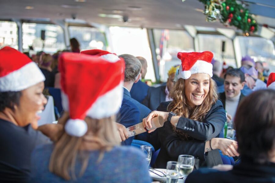 London: Christmas Party Lunch Cruise - Dress code and bench seating: the small details that affect the whole vibe
