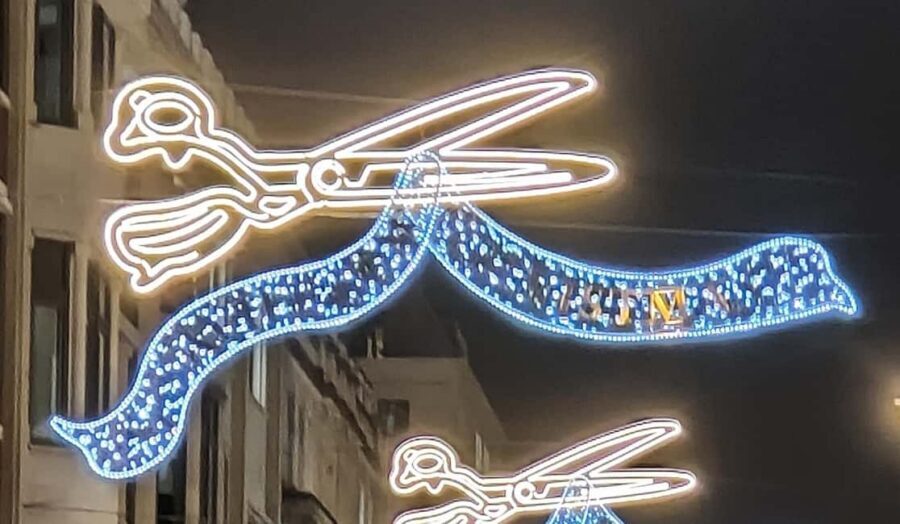 London Christmas Sparkle Walking Tour Small Group - Gift-finding tips you can actually use
